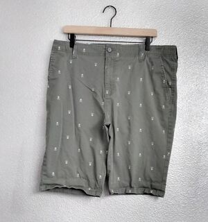 Skull & Crossbones Men's Adage Green Shorts   Size 40